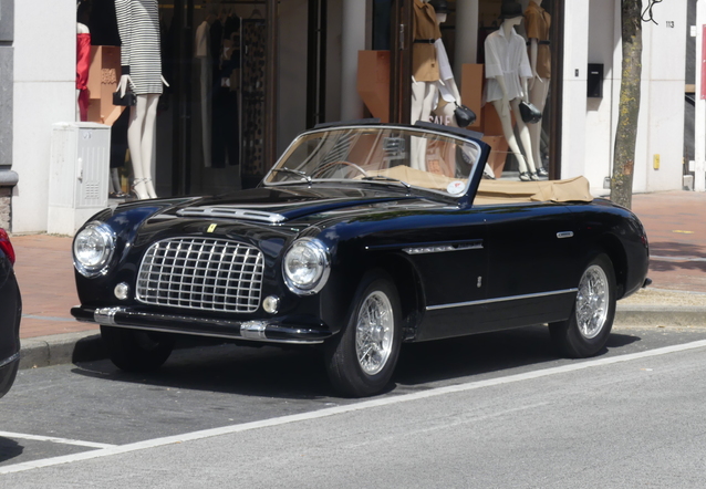 Ferrari 166 Inter Stabilimenti Farina Cabriolet, gespot door Ferrari-Lamborghini Fan (Francky Cordy)