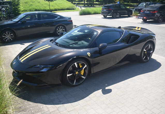 Ferrari SF90 Spider Assetto Fiorano, gespot door Milan-Luijten (Milan Luijten)