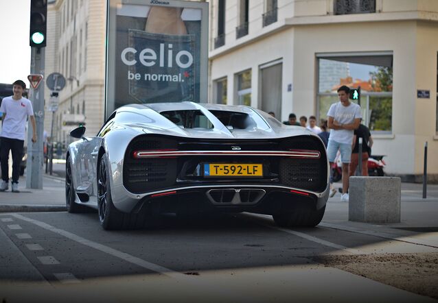 Bugatti Chiron, spottÃ© par Fan2voiture (Mathieu Julliard)