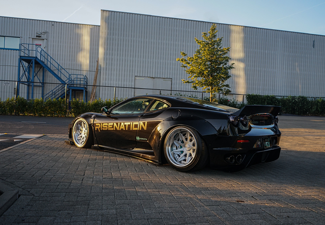 Ferrari F430 Liberty Walk Widebody, gespot door lambo_favor (Biagi & Giani Claus)