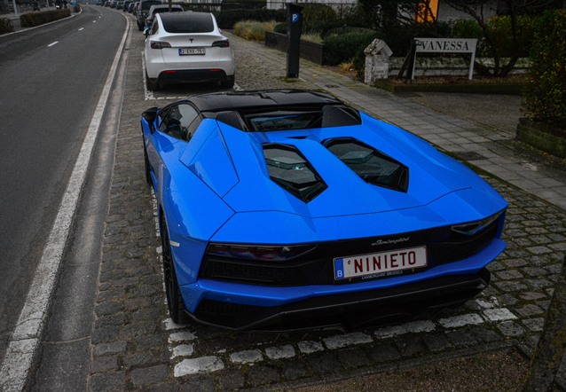 Lamborghini Aventador S LP740-4 Roadster, gespot door loyers (Chris Loyson)