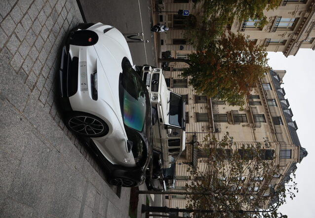 Bugatti Chiron, spottÃ© par cars_hunter_reims (Brieux Mabille)