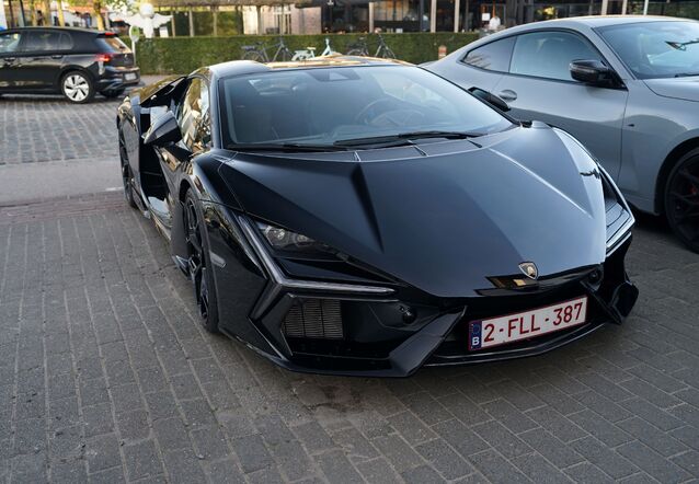 Lamborghini Revuelto, gespot door lambo_favor (Biagi & Giani Claus)