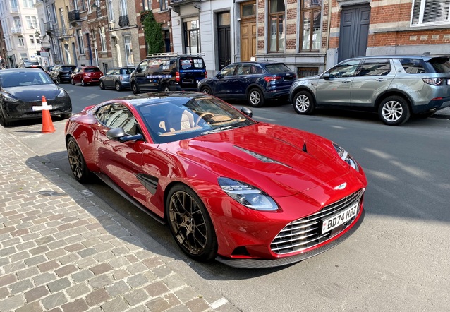 Aston Martin Vanquish 2025, gespot door Narmi (Narmi )
