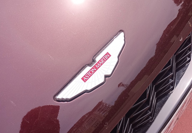 Aston Martin Vanquish Volante Zagato, spottÃ© par Martins-Jeff (Dupont Mamadou)